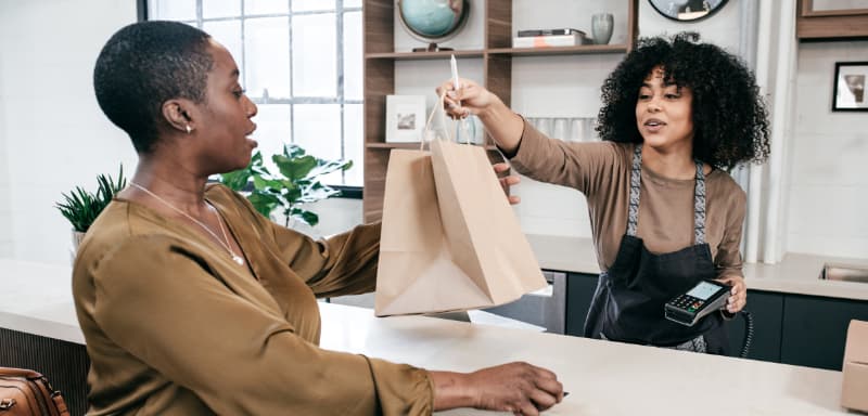 how to become a retail assistant